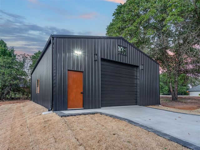 14 Hackney Drive, Mcloud, OK 74851