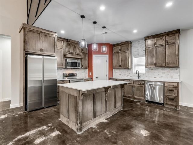 14 Hackney Drive, Mcloud, OK 74851