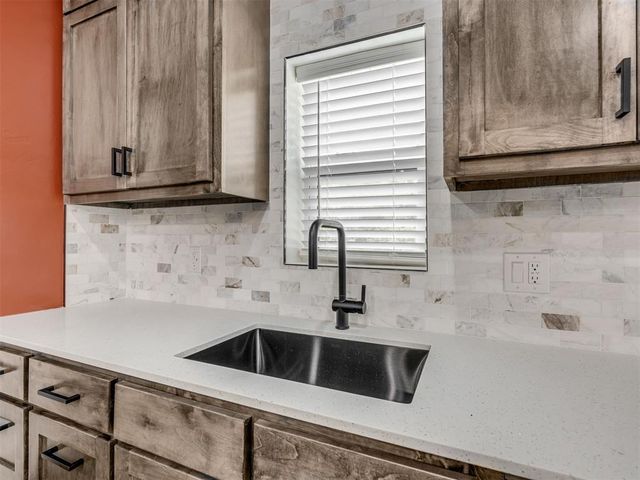 14 Hackney Drive, Mcloud, OK 74851