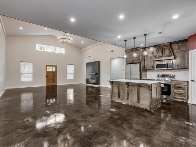 14 Hackney Drive, Mcloud, OK 74851