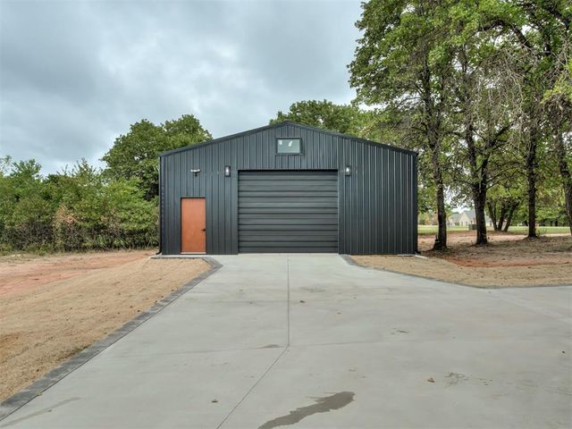 14 Hackney Drive, Mcloud, OK 74851