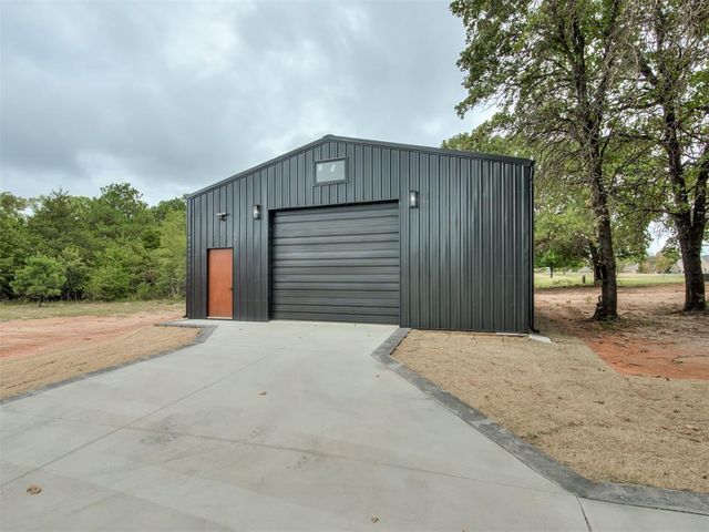 14 Hackney Drive, Mcloud, OK 74851