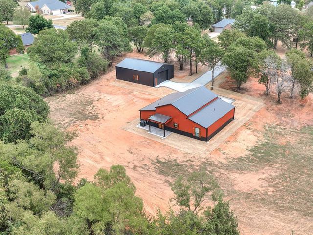 14 Hackney Drive, Mcloud, OK 74851