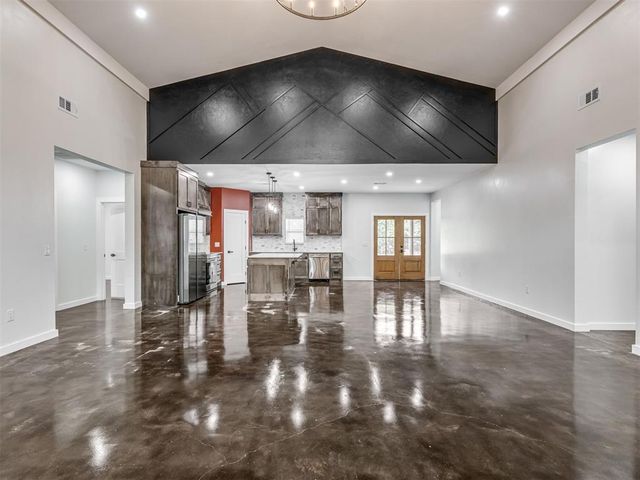 14 Hackney Drive, Mcloud, OK 74851