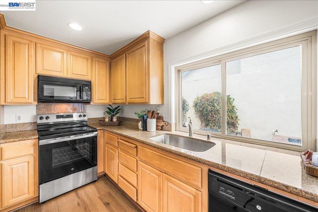 5168 Dryden Ct, Newark, CA 94560