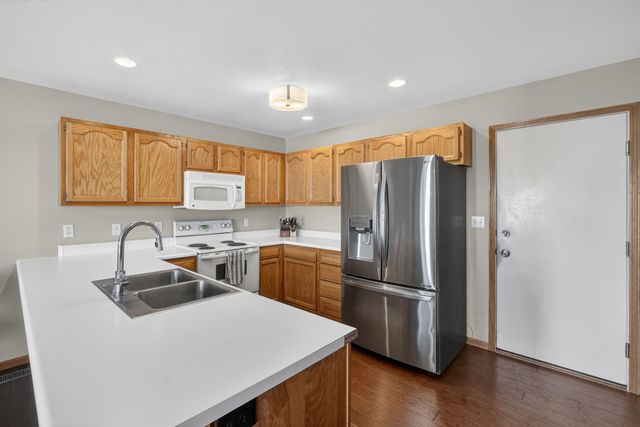 9265 Greenspire Drive 15, West Des Moines, IA 50266