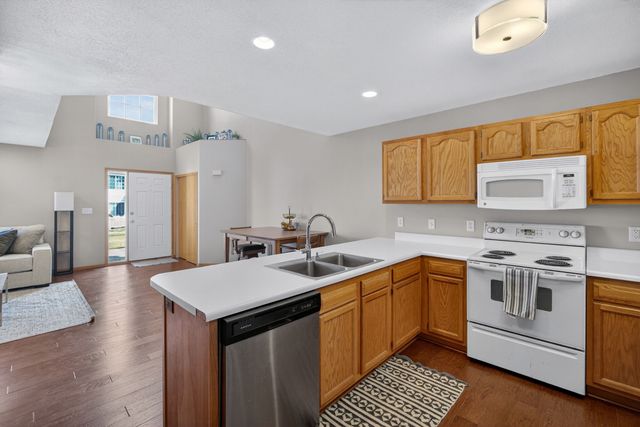 9265 Greenspire Drive 15, West Des Moines, IA 50266