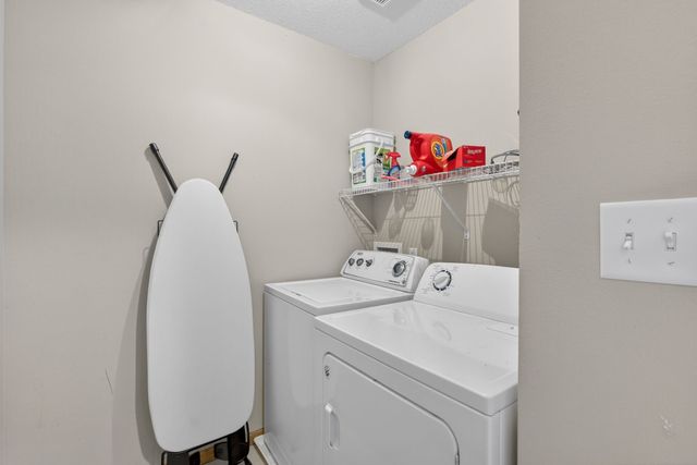 9265 Greenspire Drive 15, West Des Moines, IA 50266