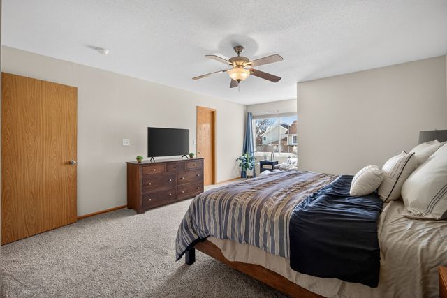 9265 Greenspire Drive 15, West Des Moines, IA 50266