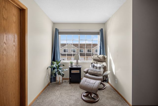 9265 Greenspire Drive 15, West Des Moines, IA 50266