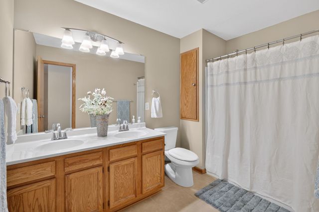 9265 Greenspire Drive 15, West Des Moines, IA 50266