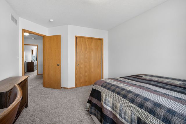 9265 Greenspire Drive 15, West Des Moines, IA 50266