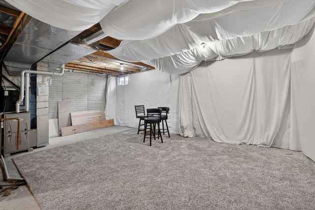 9265 Greenspire Drive 15, West Des Moines, IA 50266