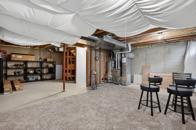 9265 Greenspire Drive 15, West Des Moines, IA 50266