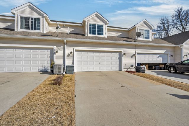 9265 Greenspire Drive 15, West Des Moines, IA 50266