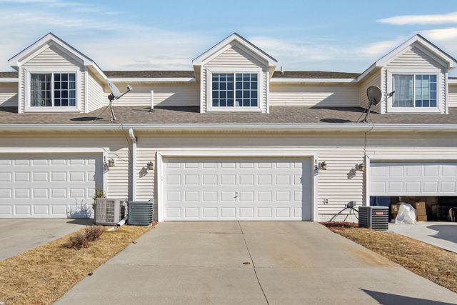 9265 Greenspire Drive 15, West Des Moines, IA 50266