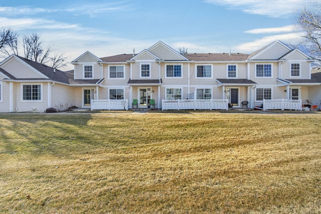 9265 Greenspire Drive 15, West Des Moines, IA 50266