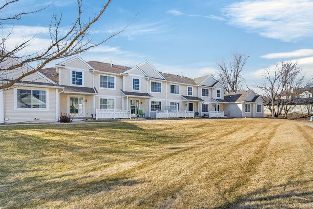 9265 Greenspire Drive 15, West Des Moines, IA 50266