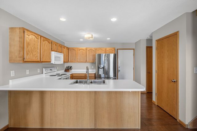 9265 Greenspire Drive 15, West Des Moines, IA 50266