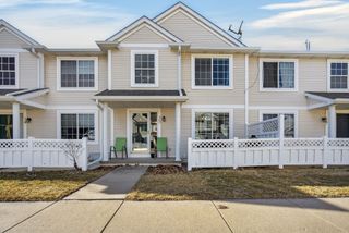 9265 Greenspire Drive 15, West Des Moines, IA 50266