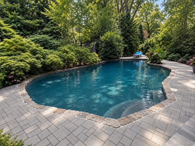 732 Sound View Road, Mill Neck, NY 11771