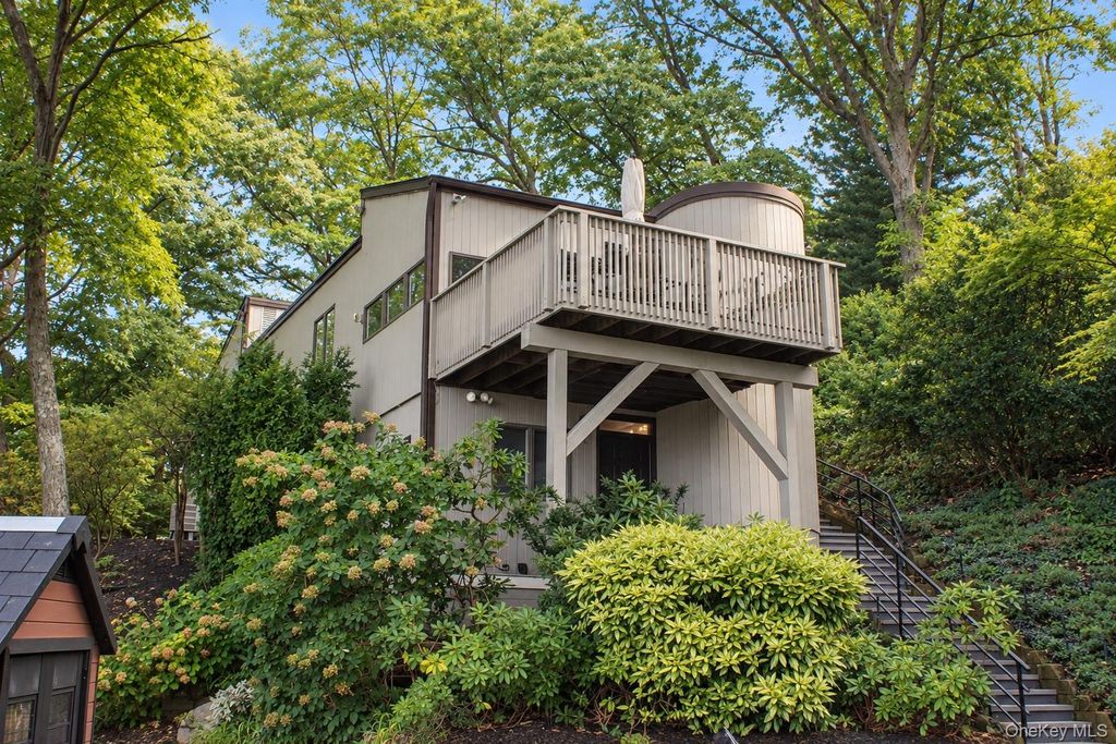 732 Sound View Road, Mill Neck, NY 11771 — exterior
