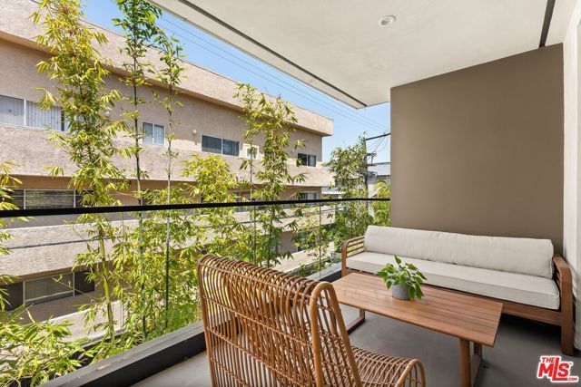 411 S Hamel Road 306, Los Angeles, CA 90048