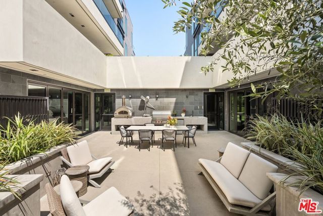 411 S Hamel Road 306, Los Angeles, CA 90048