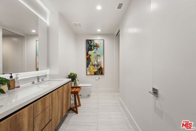 411 S Hamel Road 306, Los Angeles, CA 90048