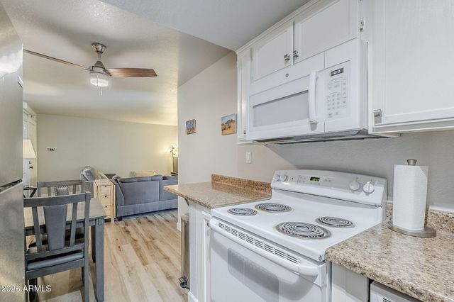 17 E RUTH Avenue 303, Phoenix, AZ 85020