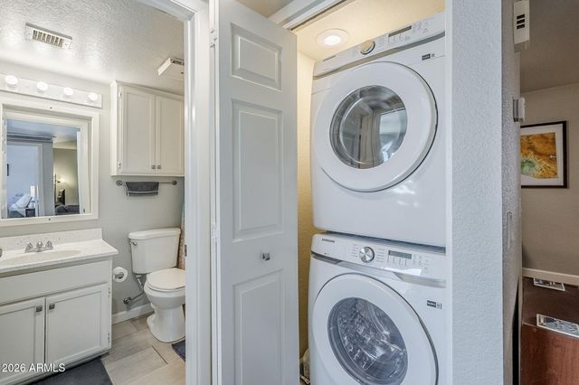 17 E RUTH Avenue 303, Phoenix, AZ 85020