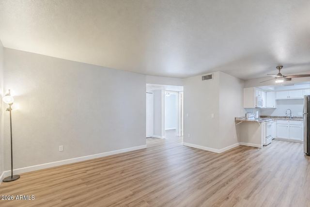 17 E RUTH Avenue 303, Phoenix, AZ 85020