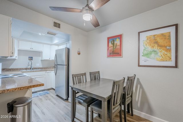 17 E RUTH Avenue 303, Phoenix, AZ 85020