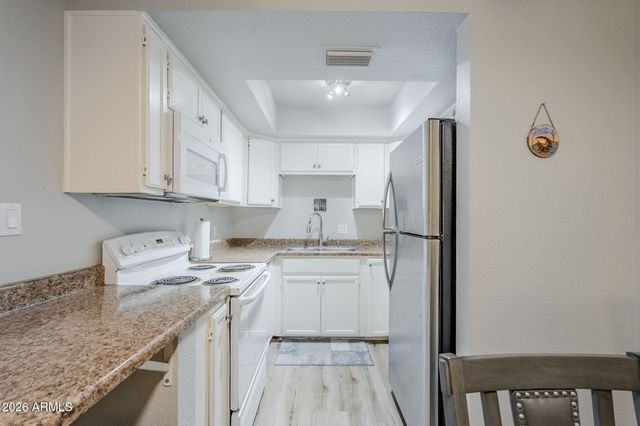 17 E RUTH Avenue 303, Phoenix, AZ 85020