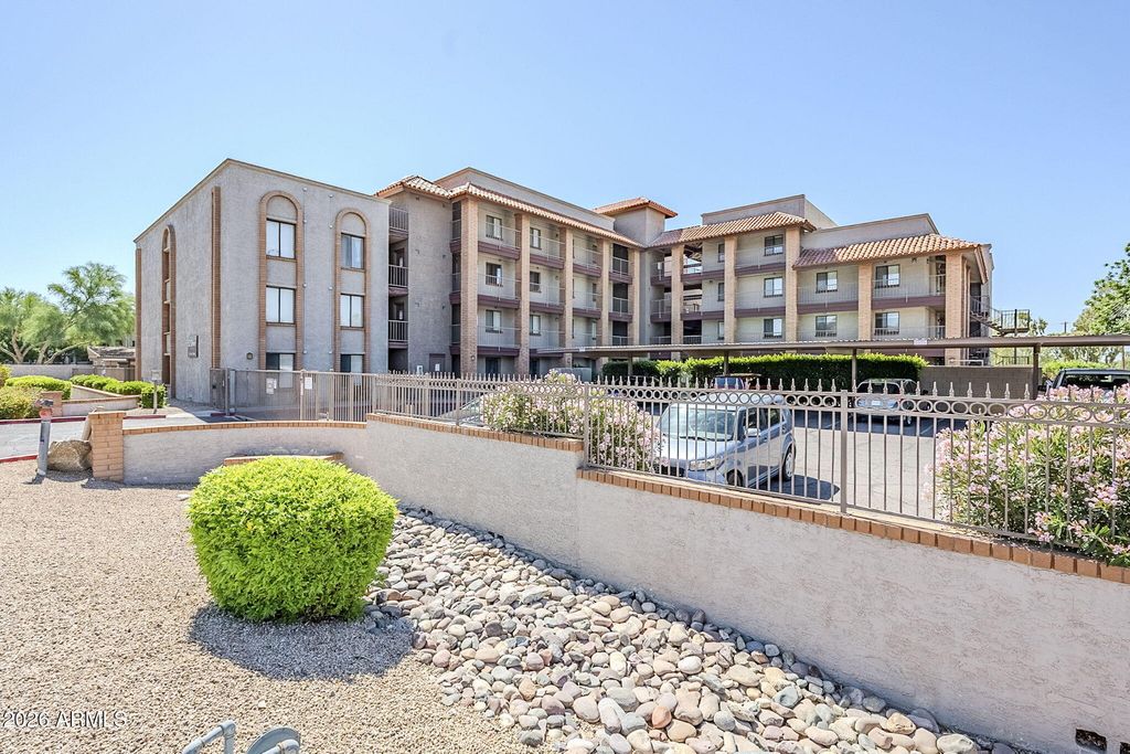 17 E RUTH Avenue 303, Phoenix, AZ 85020