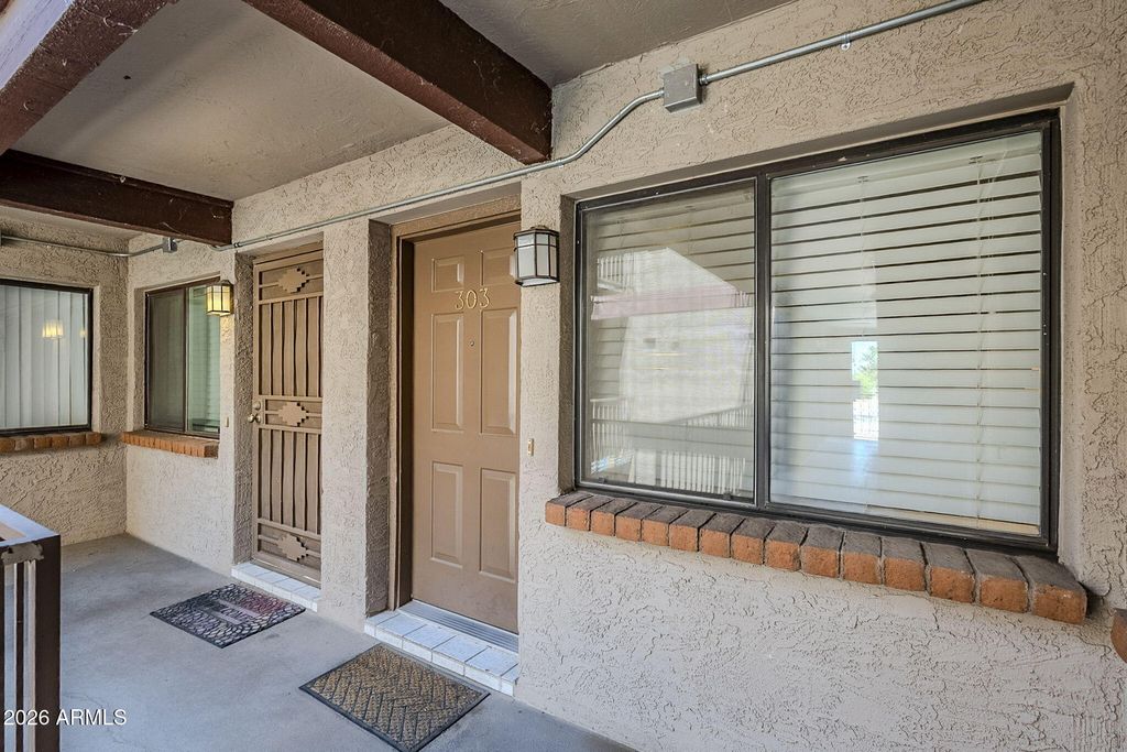 17 E RUTH Avenue 303, Phoenix, AZ 85020 — photo 2