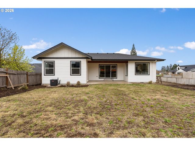 630 S 10TH St, Creswell, OR 97426