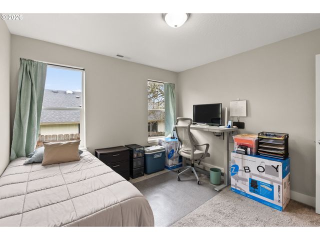 630 S 10TH St, Creswell, OR 97426