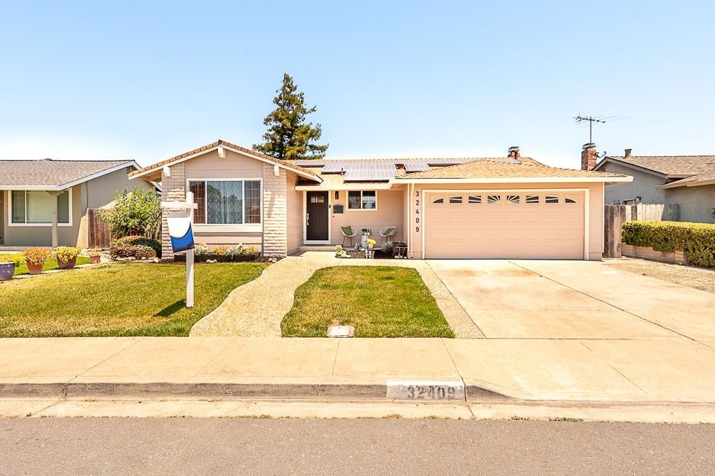 Image 1 of property listing at 32409 Elizabeth Way, Union City, CA 94587