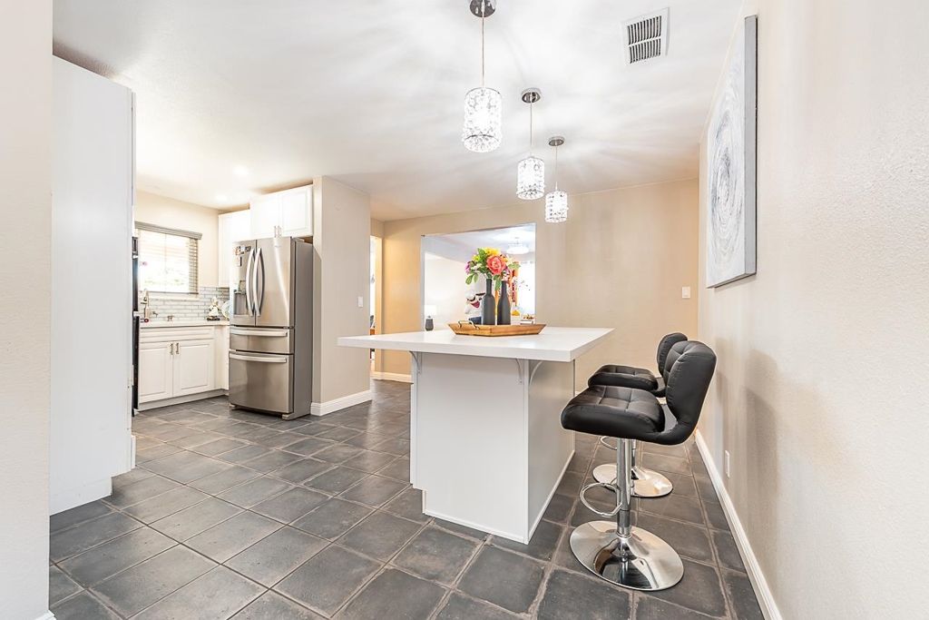 Image 11 of property listing at 32409 Elizabeth Way, Union City, CA 94587