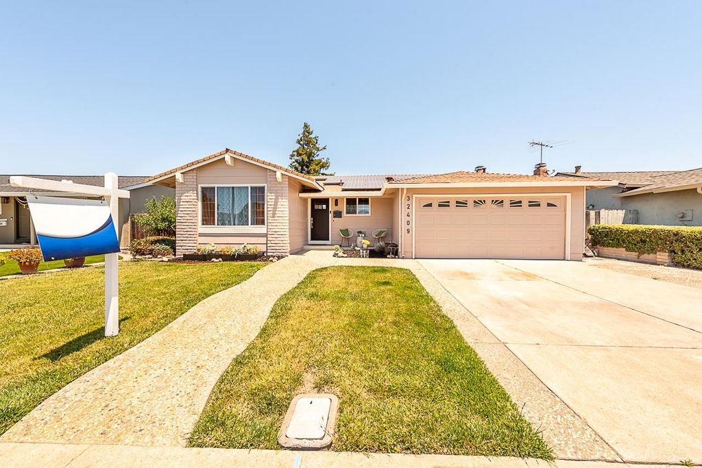 Image 3 of property listing at 32409 Elizabeth Way, Union City, CA 94587