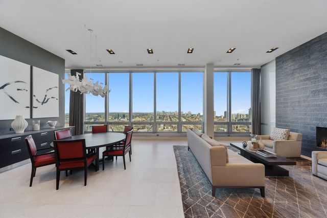 500 W Superior Street 2704, Chicago, IL 60654