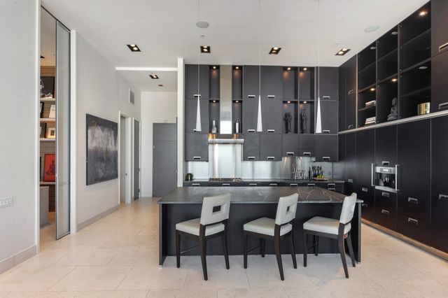 500 W Superior Street 2704, Chicago, IL 60654