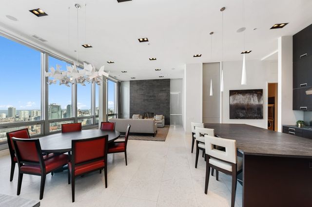 500 W Superior Street 2704, Chicago, IL 60654