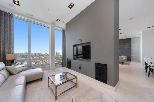 500 W Superior Street 2704, Chicago, IL 60654