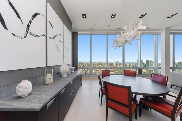 500 W Superior Street 2704, Chicago, IL 60654