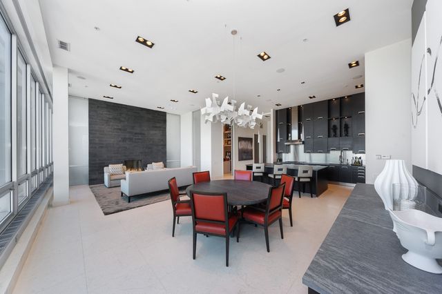 500 W Superior Street 2704, Chicago, IL 60654