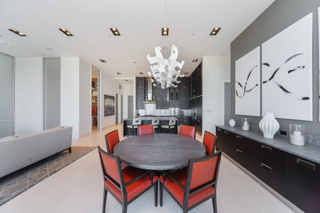 500 W Superior Street 2704, Chicago, IL 60654