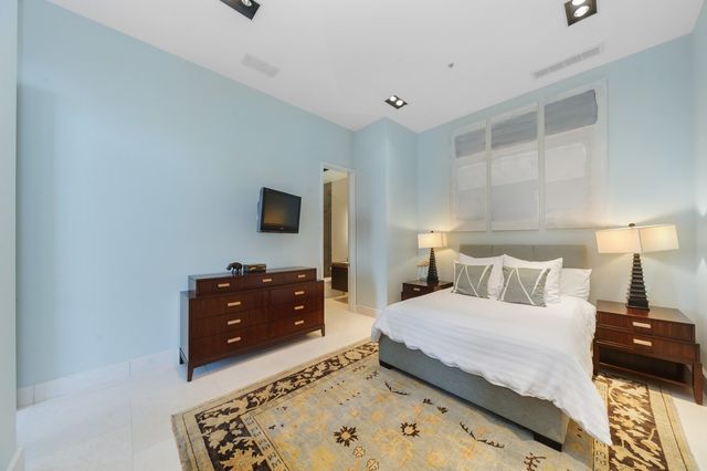 500 W Superior Street 2704, Chicago, IL 60654