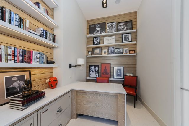 500 W Superior Street 2704, Chicago, IL 60654